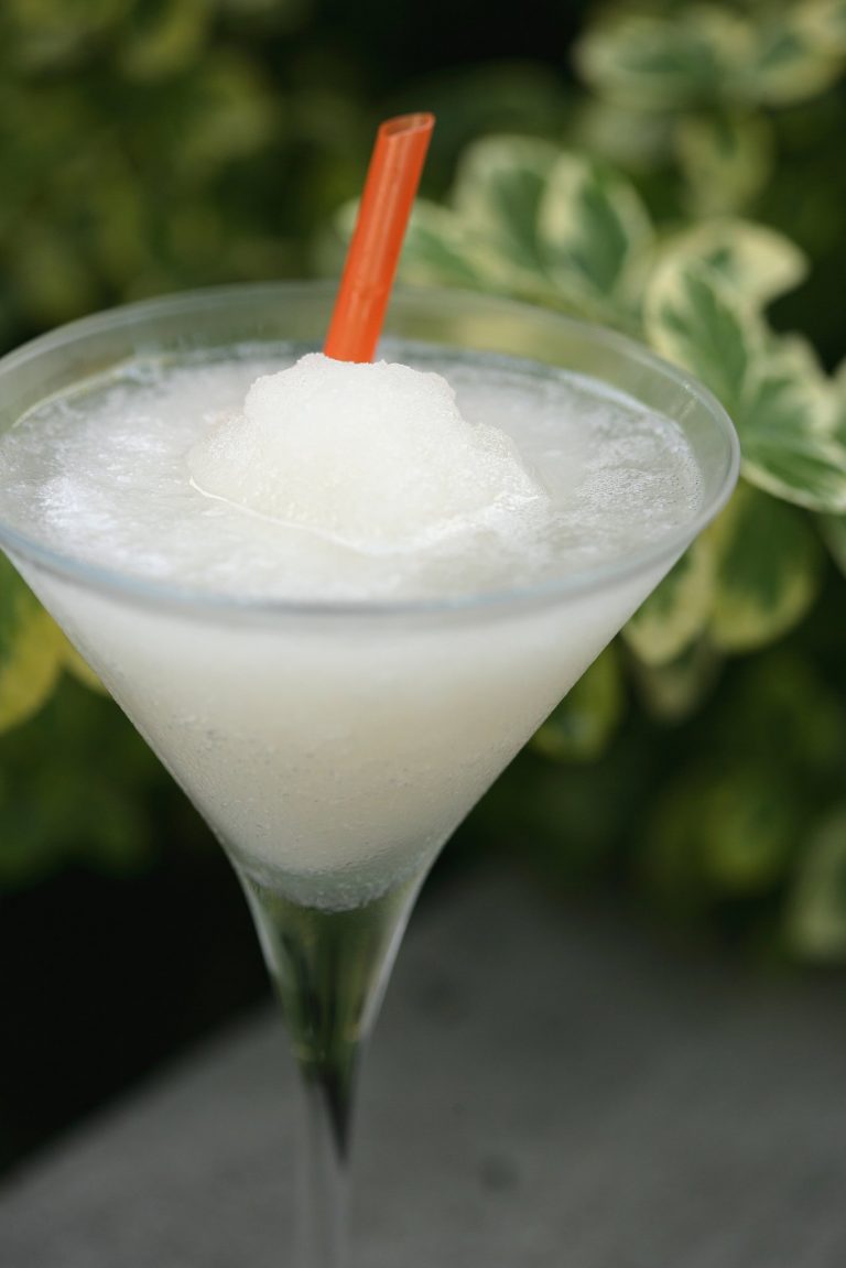 Daiquiri Frozen by MIXOLOGY Academy MixolopediA