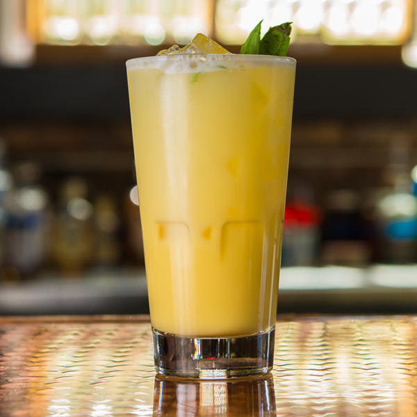 golden-fizz-cocktail