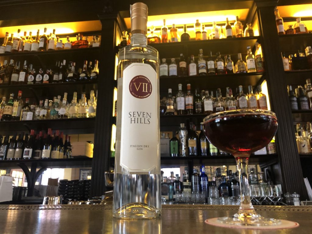 Gin and sea cocktail